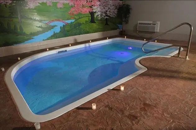 Presidential Pool Suite