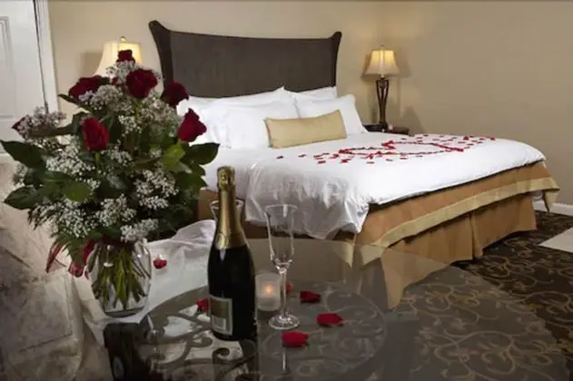 Presidential Pool Suite