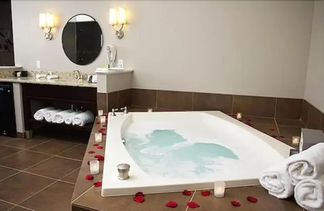 Royal Pool Suite
