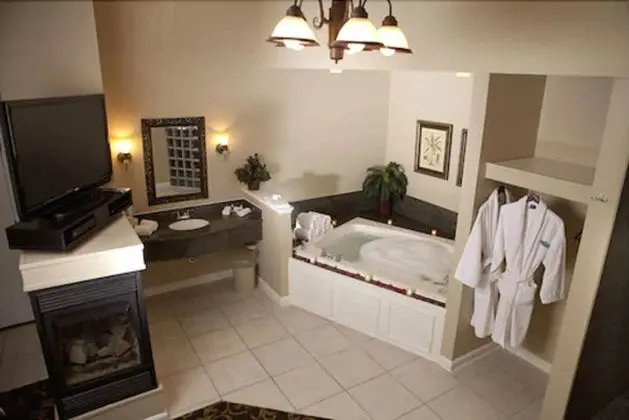 Ultimate Jacuzzi Suite
