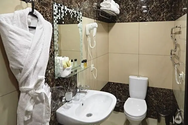 Business Tek Büyük Yataklı Oda