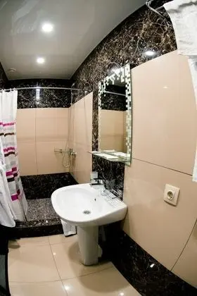 Business Tek Büyük Yataklı Oda