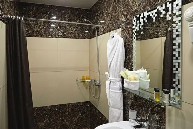 Business Tek Büyük Yataklı Oda