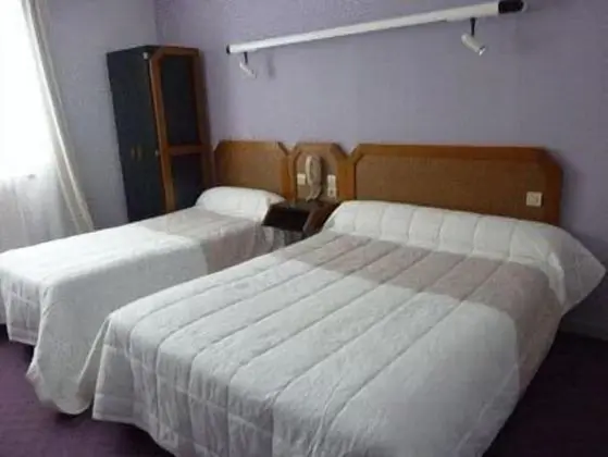 Üç Kişilik Oda