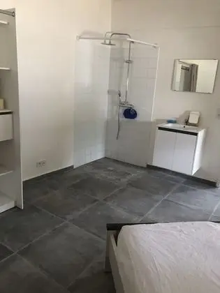 Chambre, 1 lit Queen avec douche intégrée
