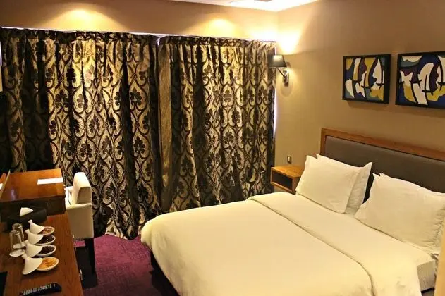 Deluxe Tek Büyük Yataklı Oda, 1 Büyük (Queen) Boy Yatak, Sigara İçilmez, Şehir Manzaralı