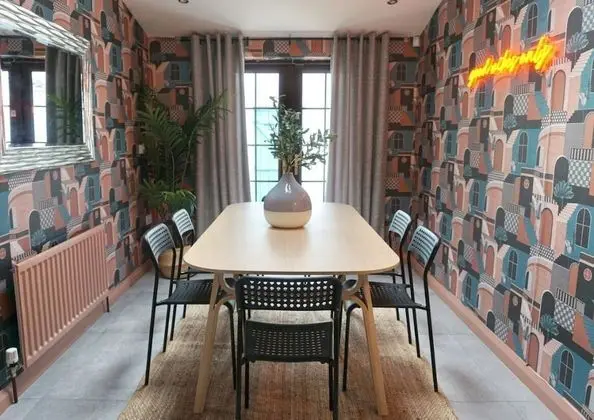Apart Daire, Özel Banyo (Belfast Corporate House)