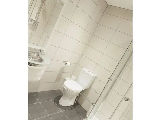 Standard Tek Büyük Yataklı Oda, Banyolu/Duşlu (first floor)