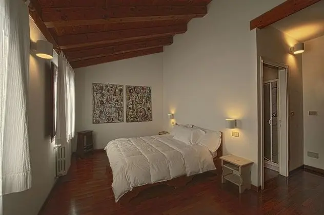 Büyük Yataklı Tek Kişilik Oda