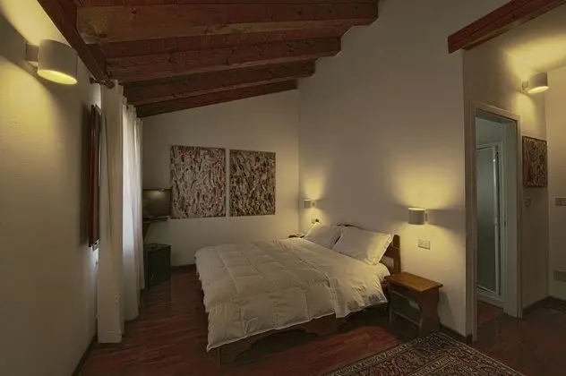 Büyük Yataklı Tek Kişilik Oda