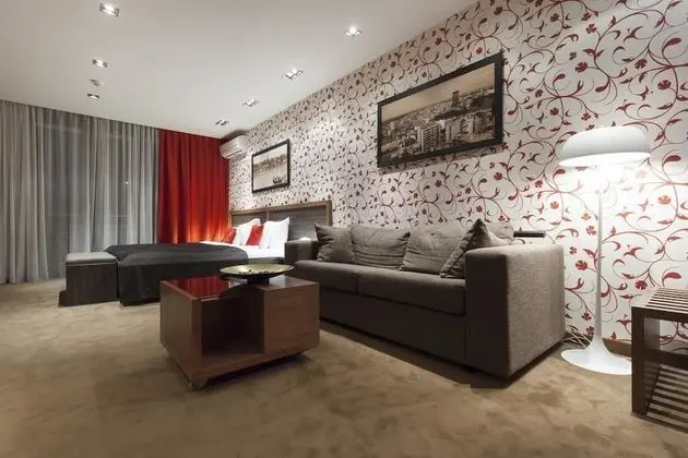 Junior Apart Daire, Havuz Manzaralı