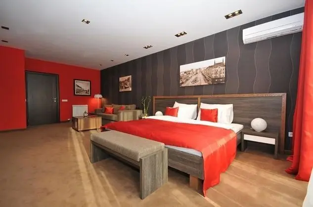 Junior Apart Daire, Havuz Manzaralı
