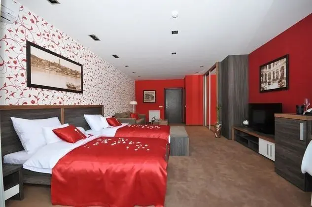 Junior Apart Daire, Havuz Manzaralı