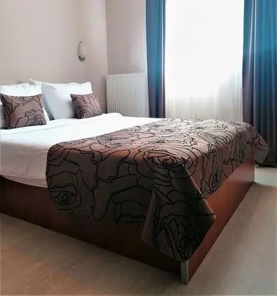 Economy Oda, Ek Bina
