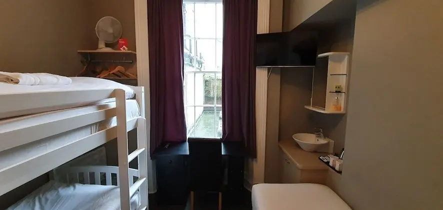 Standard Üç Kişilik Oda, Ortak Banyo