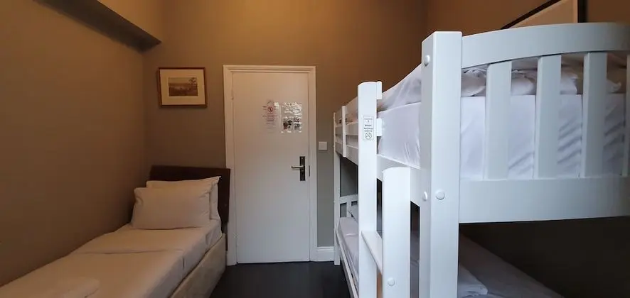 Standard Üç Kişilik Oda, Ortak Banyo