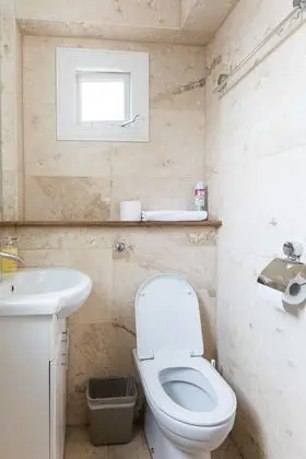 Standard Üç Kişilik Oda, Ortak Banyo