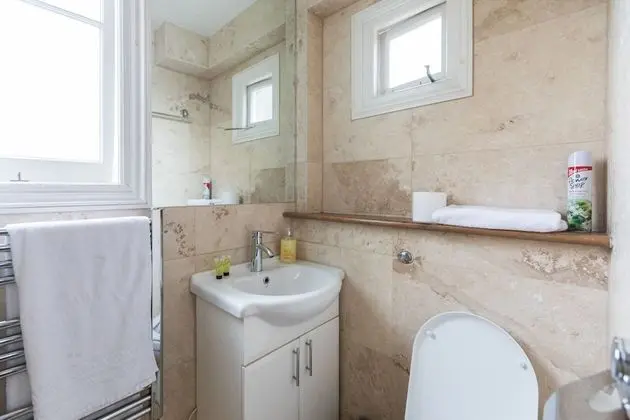 Standard Üç Kişilik Oda, Ortak Banyo