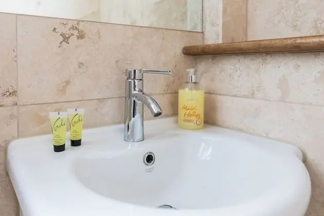 Standard Üç Kişilik Oda, Ortak Banyo