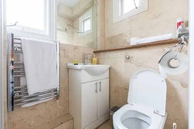 Standard Üç Kişilik Oda, Ortak Banyo