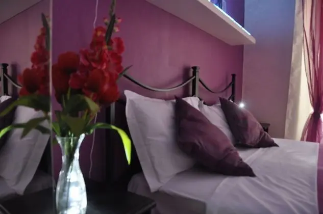 Tek Büyük Yataklı Oda, Ortak Banyo