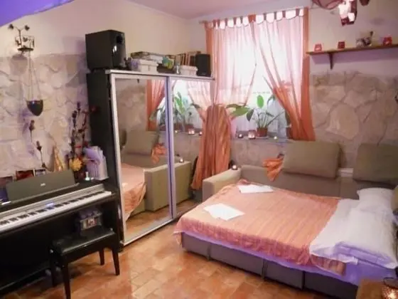 Üç Kişilik Oda, Ortak Banyo