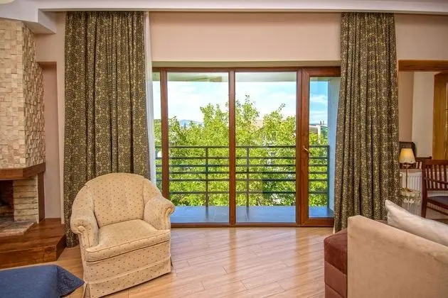 Süit, Balkon