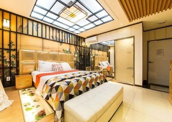 Standard Stüdyo (World)