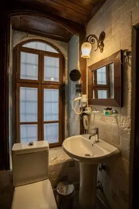 Triple,Şehir Manzaralı