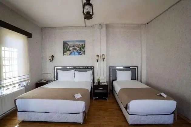 Triple,Şehir Manzaralı