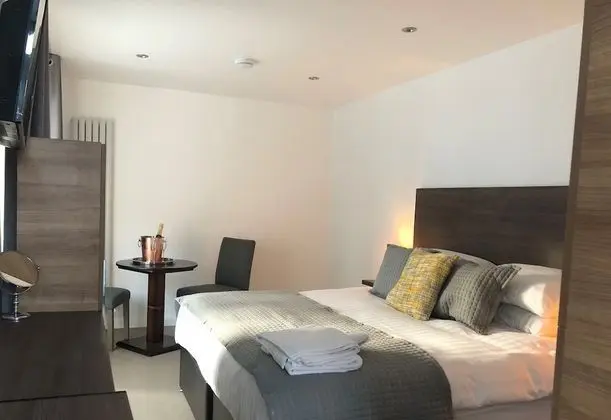 Studio-Ensuite with Shower-The Courtyard studio