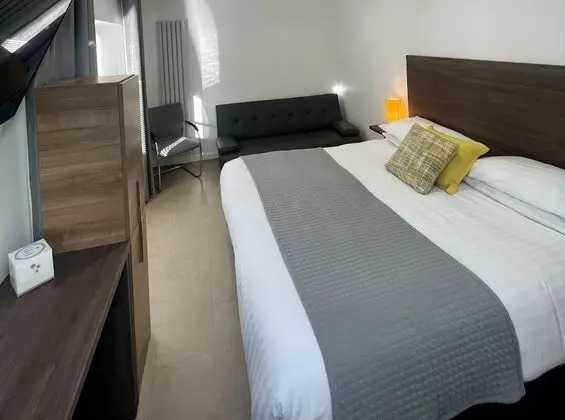 Studio-Ensuite with Shower-The Courtyard studio