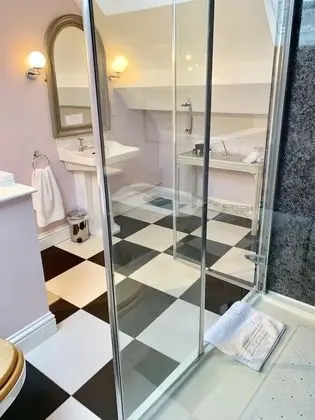 Classic Tek Büyük Yataklı Oda, Banyolu/Duşlu