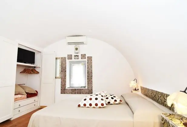 Kır Evi (accessible by climbing 80 steps)