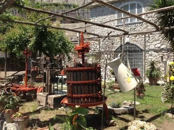 Stüdyo, Bahçe Manzaralı