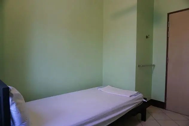 Fan Single Room with Shared Bathroom