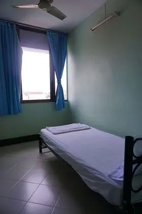 Fan Single Room with Shared Bathroom