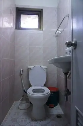 Fan Single Room with Shared Bathroom