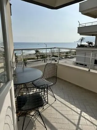 Apart Oda, Yandan Deniz Manzaralı, Balkonlu