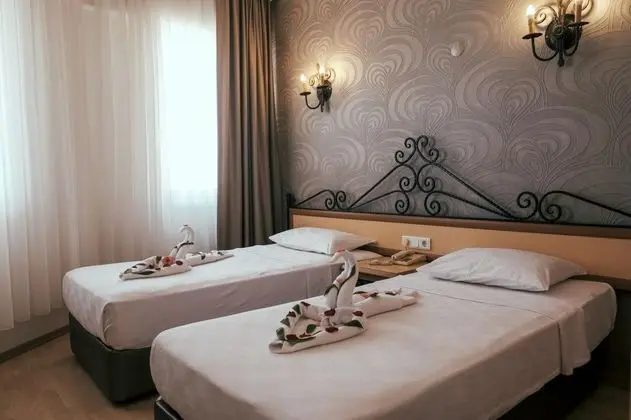 Apart Oda, Yandan Deniz Manzaralı, Balkonlu
