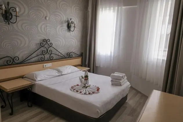 Apart Oda, Yandan Deniz Manzaralı, Balkonlu