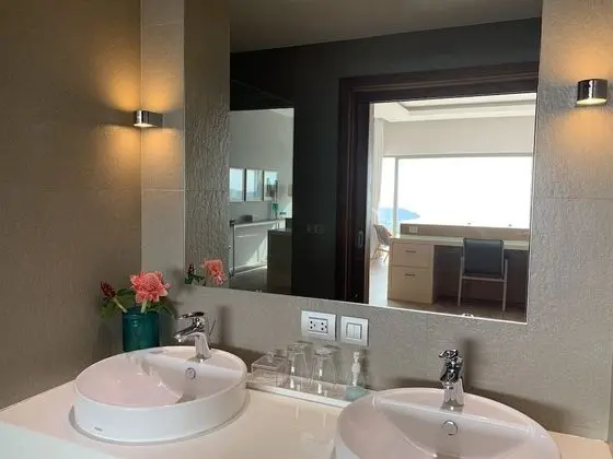4 Bedrooms Villa