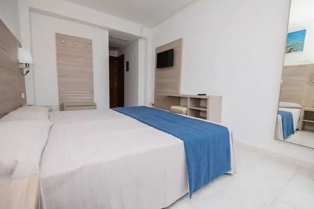 Tek Büyük Yataklı Oda, Havuz Manzaralı