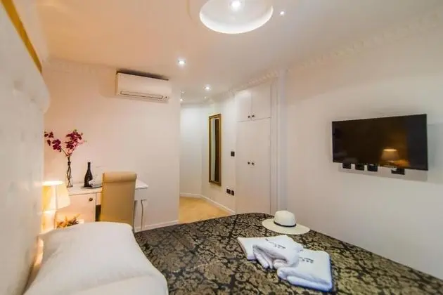 Classic Tek Büyük veya İki Ayrı Yataklı Oda