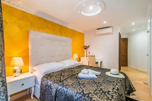 Classic Tek Büyük veya İki Ayrı Yataklı Oda