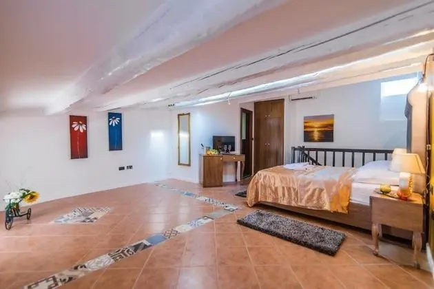 Royal Tek Büyük veya İki Ayrı Yataklı Oda