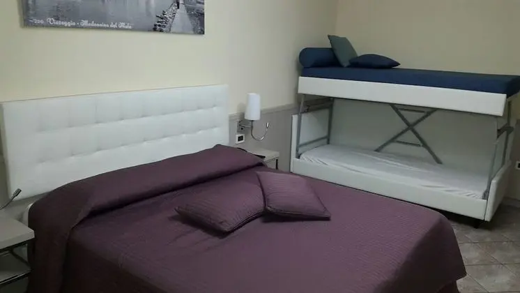 Üç Kişilik Oda