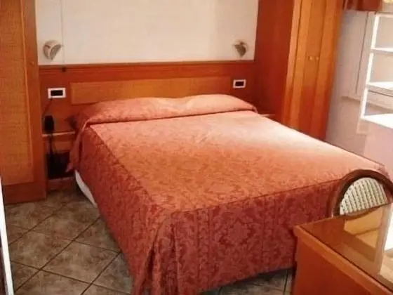 Üç Kişilik Oda