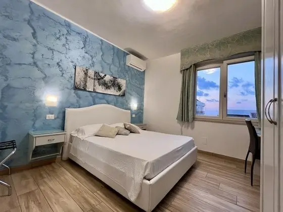 Deluxe Tek Büyük Yataklı Oda (Sapphire)