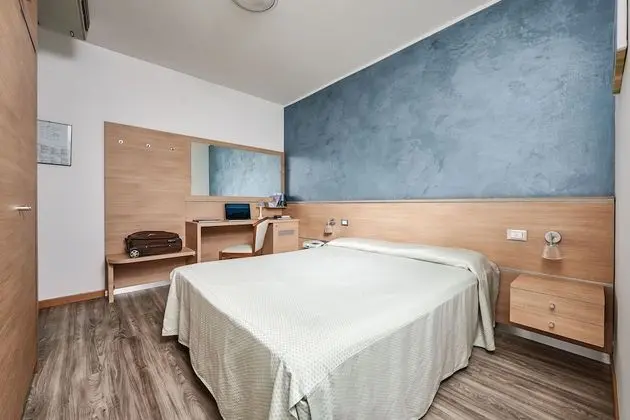 Büyük Yataklı Tek Kişilik Oda